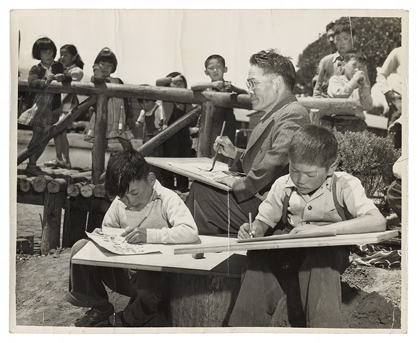 Chiura Obata teaching his children's art class at Tanforan Art School