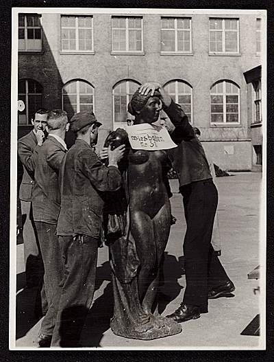 Six men prepare an Aristide Maillol sculpture looted during World War II for transport to France.