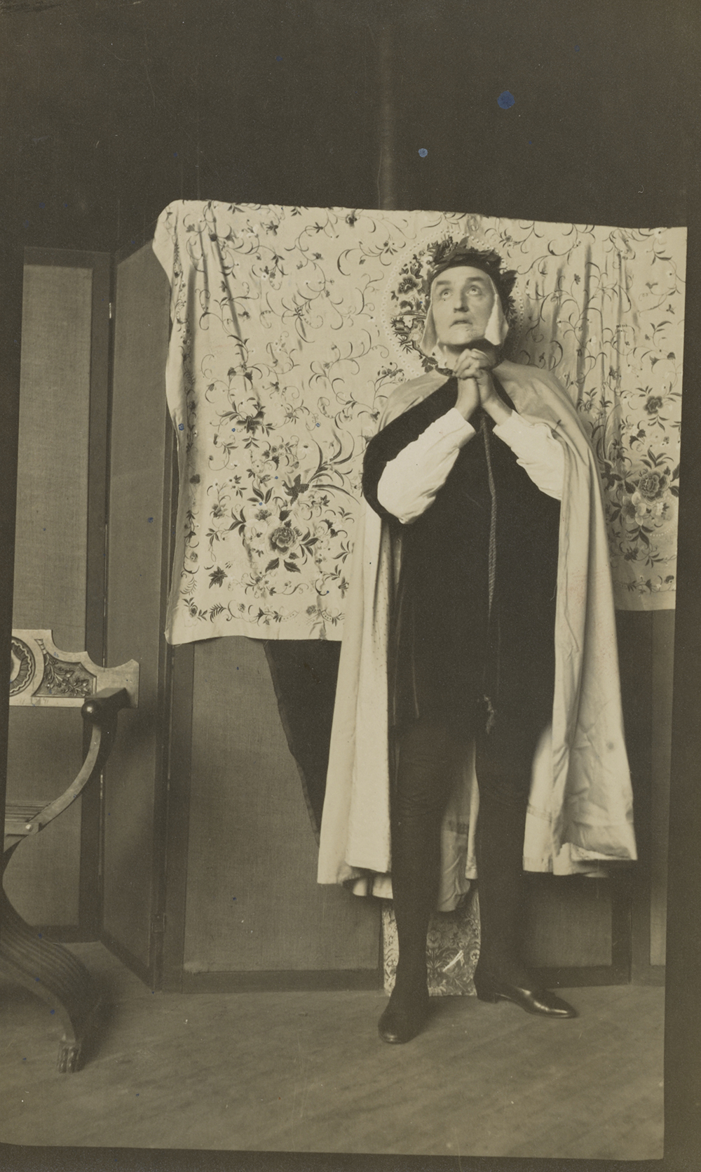 Model Mills Thompson posing for Violet Oakley