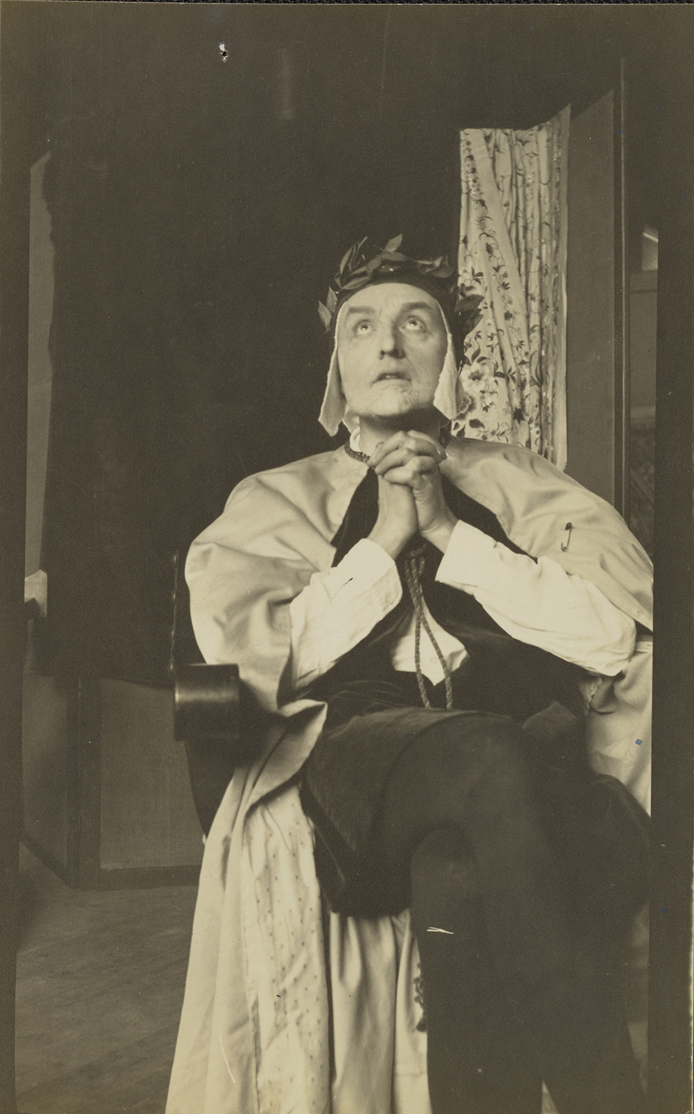 Model Mills Thompson posing for Violet Oakley