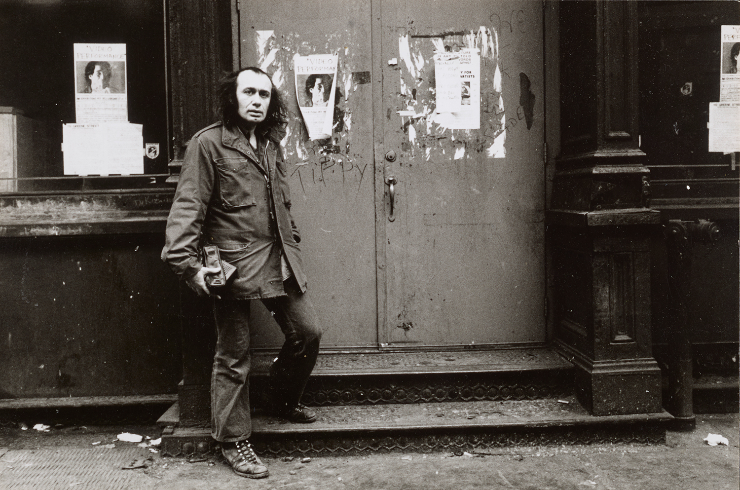Vito Acconci at 112 Greene Street, 1974 / Cosmos Andrew Sarchiapone, photographer. Cosmos Andrew Sarchiapone papers, circa 1850-2011, bulk 1940-2011. Archives of American Art, Smithsonian Institution. Photograph of Vito Acconci by Cosmos Andrew Aarchiapone