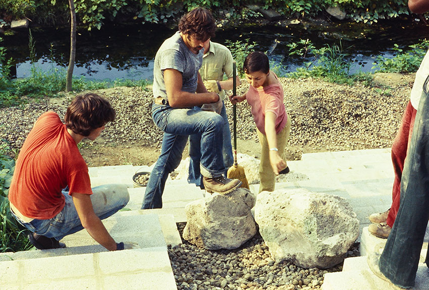 Athena Tacha and crew construction Streams in Oberlin, Ohio in 1976