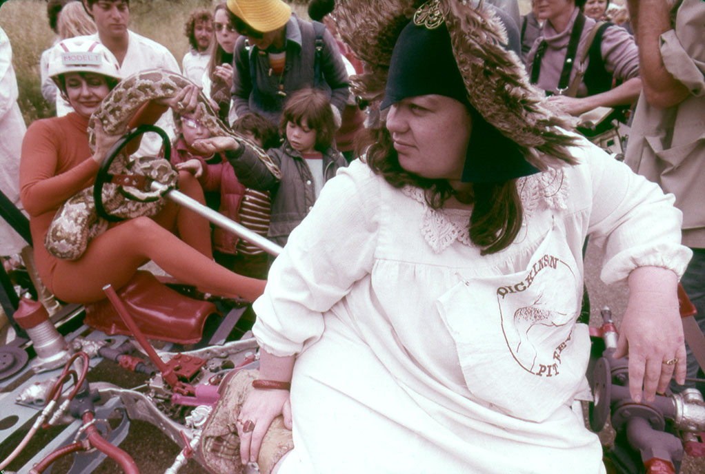 Photograph of Eleanor Dickinson and Katy Allen on “Model T,” May 21, 1978; photo: Rudy Bender, courtesy San Francisco Museum of Modern Art Archives Artist Eleanor Dickinson and model Katy Allen on Model T