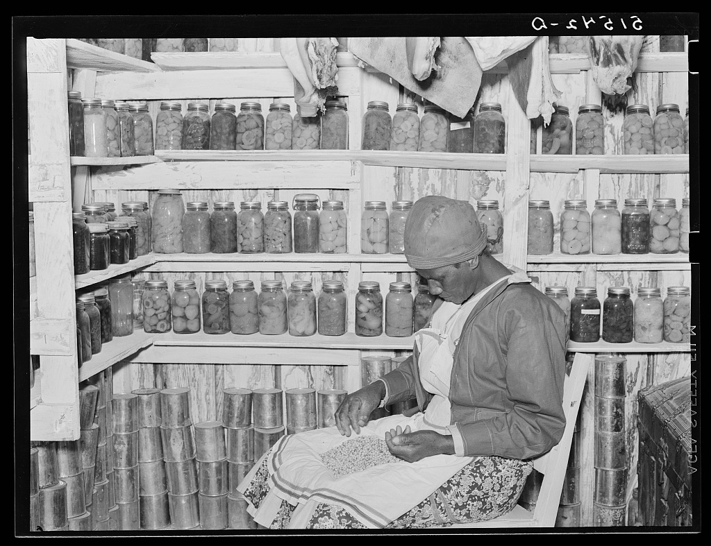 Jorena Pettway Sorting Peas inside her smokehouse, May 1939. Marion Post Wolcott. 
